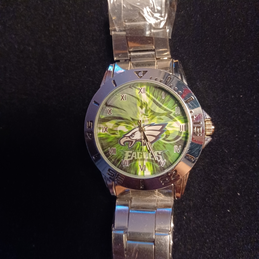 This is a beautiful Philadelphia Eagles brand new watch for a man or a lady rock